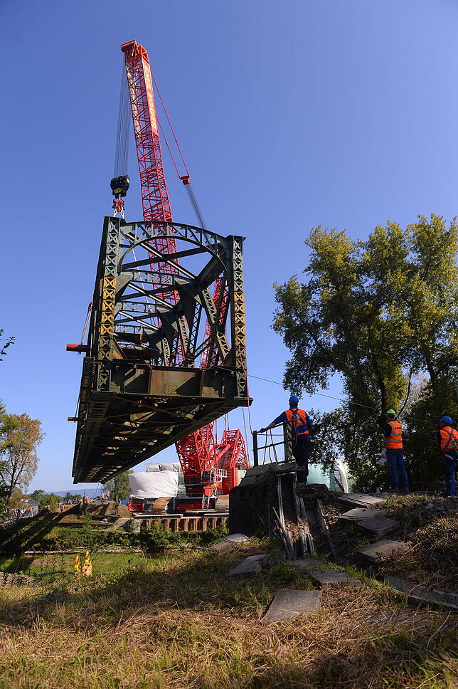 Die alte Argenbrücke (Bild) wurde abmontiert und im November durch eine neue Brücke ersetzt.
