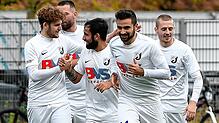 Zum großen Wurf bereit: Der FC Ezingen mit Nico Ködel, Vassilios Dimitriadis (verdeckt), Gianpierre Notarpietro, Alfredo Di Feo und ...