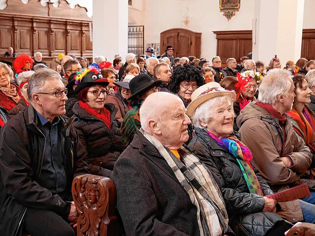 Zahlreiche Hästräger waren unter den vielen Besuchern auszumachen.