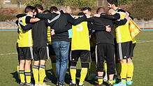 Zusammen rücken: Die 0:7-Niederlage bei den SF Schliengen haut die Spieler des SV Eichsel nicht um. Die Rebländer festigten mit dem ...