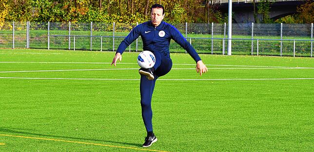 Fit wie ein Turnschuh: Bülent Polat ist Spielertrainer beim DTFV Bad Säckingen und mischt – wenn Not am Mann herrscht – hin ...