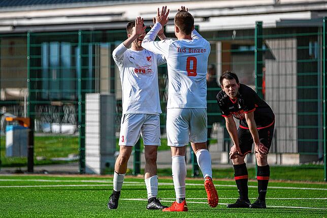 Bild 5: TuS Binzen kantert den FC RW Weilheim mit 8:0 &ndash; und wir haben Bilder!