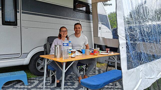 Lisa und Steffen Hirsch aus Berlin haben auf der Rückreise von Südfrankreich Halt in Markdorf gemacht. &bdquo;Man kann&lsquo;s nicht ...