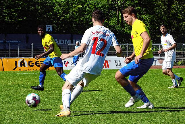 Bild 1: Verbandsligaderby zwischen SC Pfullendorf und FC Singen gewinnt der SCP mit 3:1
