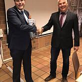 Obermeister Lothar Zanotti (rechts) bedankt sich bei Landrat Martin Kistler für seine Teilnahme und seinen Vortrag an der ...