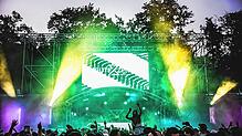 Tanzen, feiern, eine gute Zeit haben: Das ist die Idee des Gute-Zeit-Festivals, das nach der Stadion-Sperrung nun auf dem Areal Klein ...