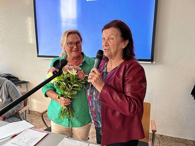 Maria Hensler im November bei der Übergabe ihres Amtes an die Nachfolgerin Brigitte Jeske.