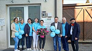 In der Bregstraße hat nun das neue medizinische Versorgungszentrum geöffnet. Unser Bild zeigt Bürgermeister Josef Herdner (rechts), ...