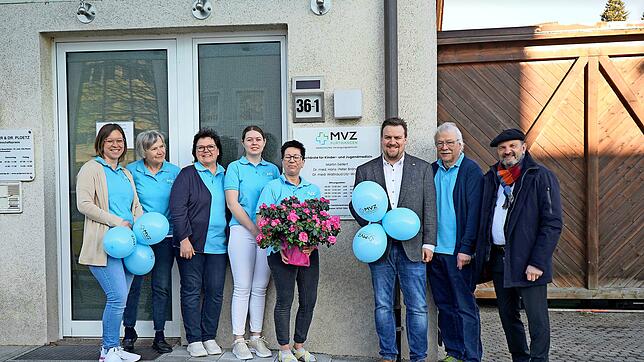 In der Bregstraße hat nun das neue medizinische Versorgungszentrum geöffnet. Unser Bild zeigt Bürgermeister Josef Herdner (rechts), ...