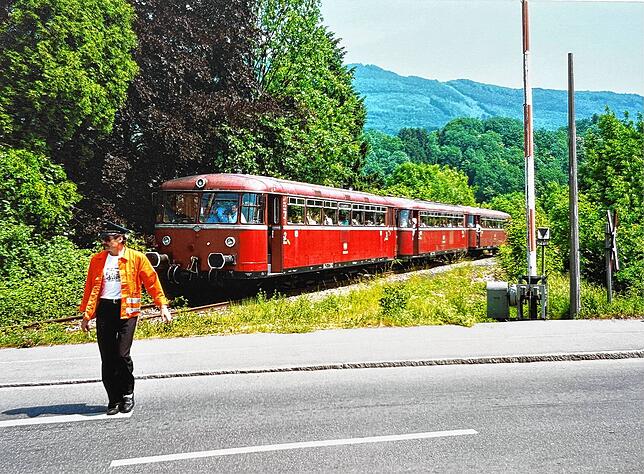Bild 4: Letzte Fahrt der Wehratalbahn: So emotional war der Abschied 1990 in historischen Bildern