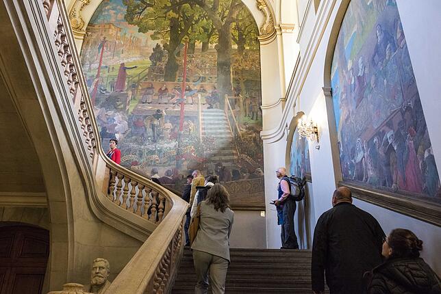 Diese Treppe führt nicht in ein Schloss, sondern ins Rathaus von Toulouse.