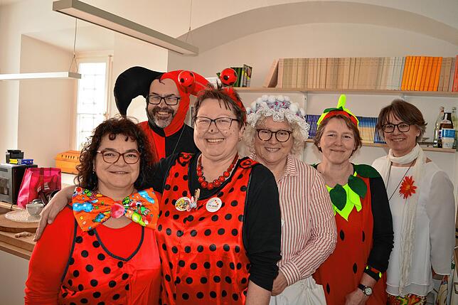 Bild 1: &bdquo;Markdorf total verruckt&ldquo;: Hier gibt es die Bilder der Straßenfasnet am Rosenmontag