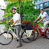 Beim Stadtradeln mit dabei: Jürgen Fürst (Geschäftsführer der Stadtwerke Stockach, links) und Bürgermeister Rainer Stolz.
