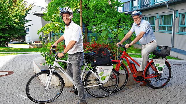 Beim Stadtradeln mit dabei: Jürgen Fürst (Geschäftsführer der Stadtwerke Stockach, links) und Bürgermeister Rainer Stolz.