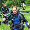Janik Ratke (links) ist der Gründer der Initiative Ringfinder. Gemeinsam mit Pascal Michel geht er im Radolfzeller Strandbad mit ...