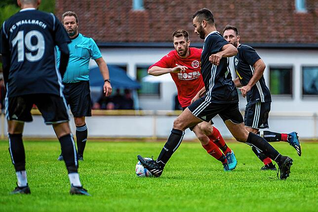 Bild 9: FC 08 Bad Säckingen rettet ein 1:1 im Derby gegen den FC Wallbach &ndash; und wir haben Bilder!