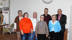 Ehrungen beim Sozialverband in der VdK-Ortsgruppe Schwandorf (von links): Vorsitzende Barbara Schatz, Diana Loga, Eberhard Loga, Anita ...
