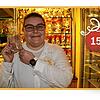 Rebecca Steinemann zeigt, was sie gerne hat: Wiigueteli, das Gebäck mit Rotwein und speziellen Gewürzen.