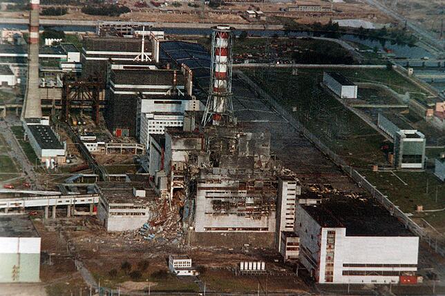 Der zerstörte Reaktor des Atomkraftwerks Tschernobyl in der Ukraine. Die Aufnahme stammt vom 30. April 1986, kurz nach dem Super-GAU. ...