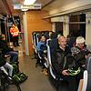 Gut genutzt wurde gleich die erste Fahrt der Wutachtalbahn bis Stühlingen.Gezählt wurden immerhin 40 Schüler, die statt Bus die Bahn ...