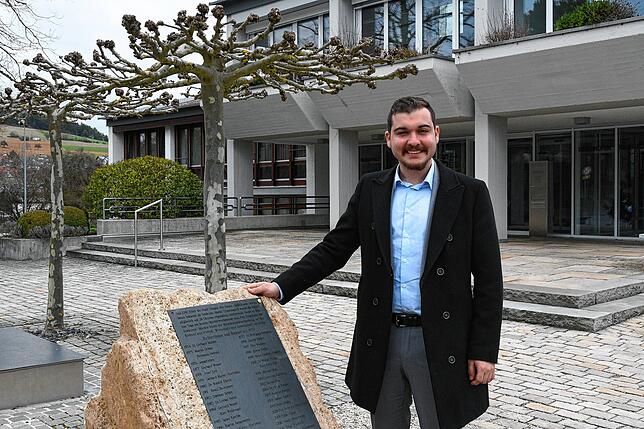 Tengen hat mittlerweile einen Nachfolger für Marian Schreier gefunden: Selcuk Gök ist im zweiten Wahlgang zum neuen Bürgermeister ...