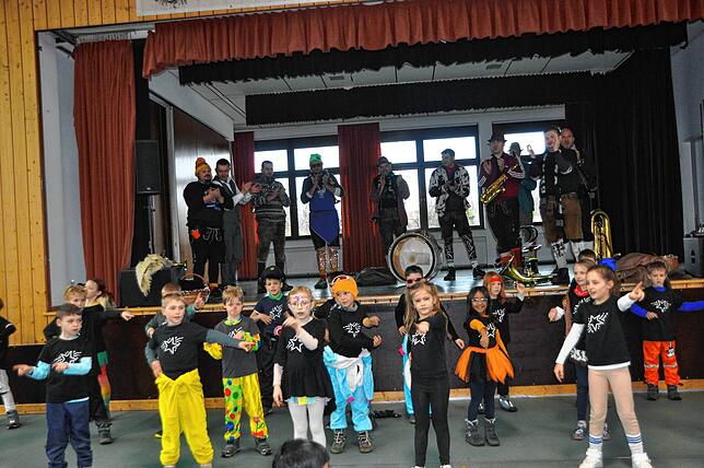 Bild 24: Fasnacht in Leimbach: Grundschüler befreit! Die schönsten Bilder der Narrenaktion im Überblick