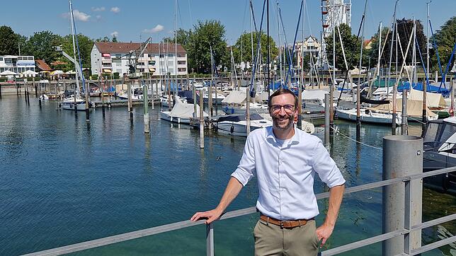 Felix Klarmann, hier am Hafen der Zeppelinstadt, ist neuer Projektleiter der Interboot in Friedrichshafen. Für die nächste Auflage der ...