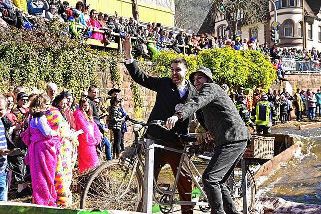 Bild 12: Die besten Bilder der Schramberger Bachnafahrt am Rosenmontag
