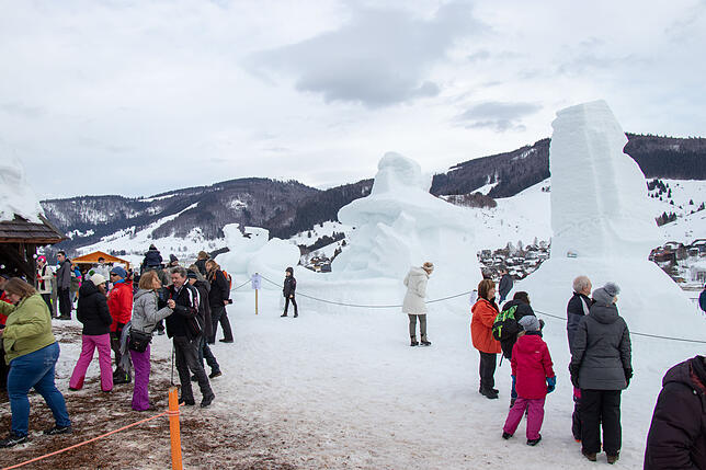 Bild 10: Eiskalte Kunst entsteht beim dritten Schneeskulpturenfestival in Bernau