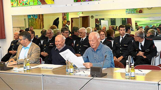 Besuch im Triberger Gemeinderat: Wenn es um Feuerwehrangelegenheiten geht, stehen die Kameraden geschlossen wie ein Mann hinter der ...