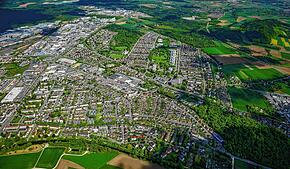 Singen von oben: Die Stadt Singen will bis 2035 klimaneutral werden. Nun hat ein lokaler Energieversorger ein Wegenutzungsrecht ...