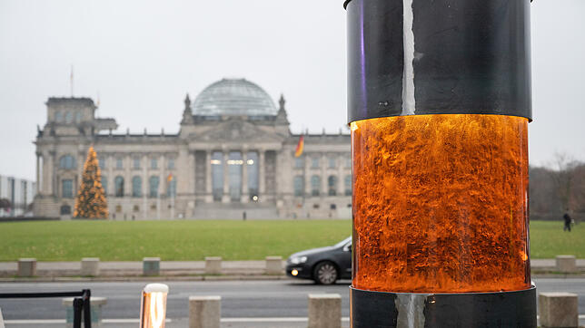 Umstrittene Kunstaktion: In dieser Säule soll sich Asche von NS-Opfern befinden.