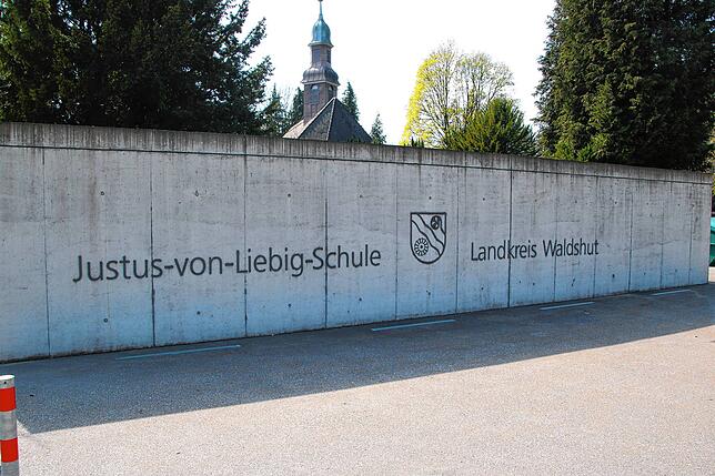 Bild 1: Aufatmen an der Justus-von-Liebig-Schule: Nach Corona-Fall sind alle <br />Kontaktpersonen negativ getestet