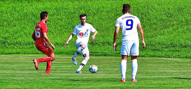 Bild 7: FC Erzingen bezwingt den FC Wallbach deutlich &ndash; und wir haben die Bilder!