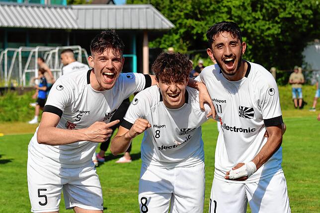 Bild 28: Enttäuschte Radolfzeller, jubelnde Villinger: Die besten Bilder vom Showdown in der Verbandsliga