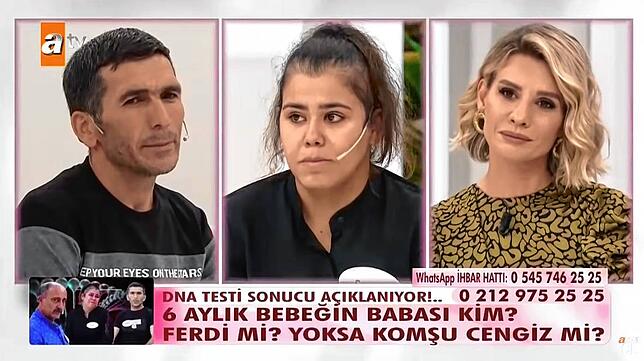 Das Mienenspiel der Gäste in der TV-Show „Bei Esra Erol“ verrät die Betroffenheit kurz bevor die Moderatorin (rechts) den ...