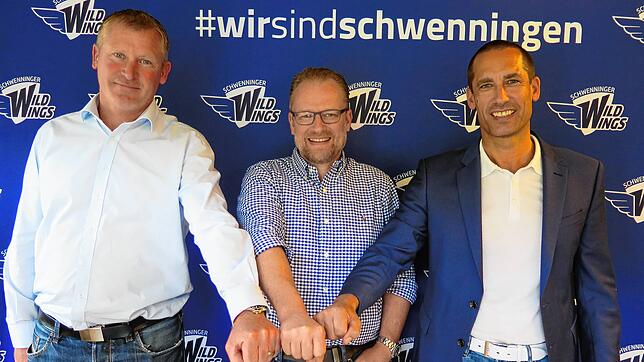 Trio mit hoch gesteckten Zielen: Schwenningens Cheftrainer Niklas Sundblad (von links), Sportdirektor Christof Kreutzer und ...