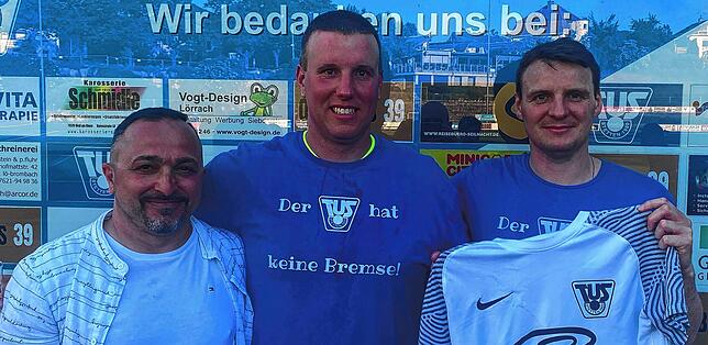 Aufstiegstrainer: Sportchef Franco Viteritti (links) mit Patrick Ofenheusle und Andreas Schatz, die den TuS Stetten II zum Meistertitel ...