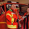 Bilden zukünftig das neue Führungsduo der Feuerwehrabteilung Epfenhofen: Steffen und Natalie Jankowski vor ihrem Einsatzfahrzeug.