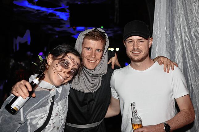 Bild 26: Schaurig-schöne Partystimmung mit Kürbis und Zombies