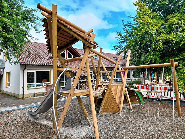 Im katholischen Kindergarten Arche Noah wurde nicht nur im Innenbereich einiges saniert, sondern mit neuen Spielgeräten auch der ...