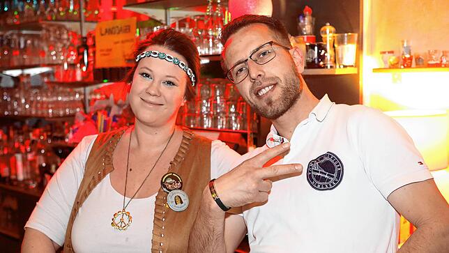 Bild 16: Buntes Treiben in der Niederburg &ndash; Hier sind die Hästräger und Schnurrgruppen unterwegs