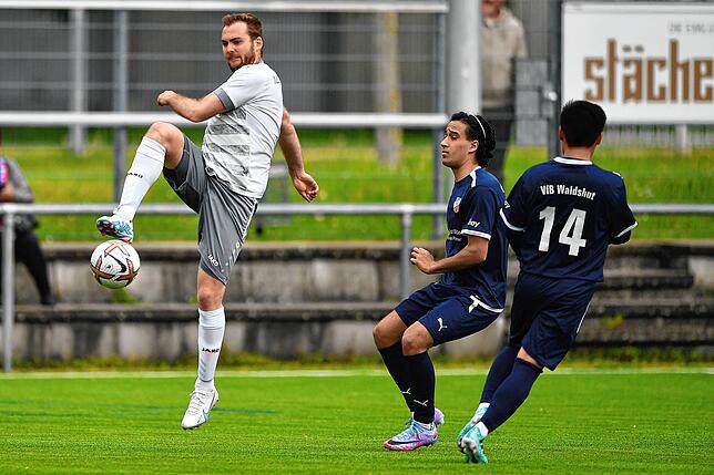 Bild 11: TuS Efringen-Kirchen erkämpft sich ein 3:3 gegen den VfB Waldshut &ndash; und wir haben Bilder!