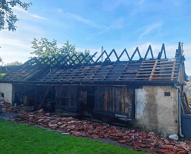 Bei dem Brand wurde der Schuppen vollständig zerstört.