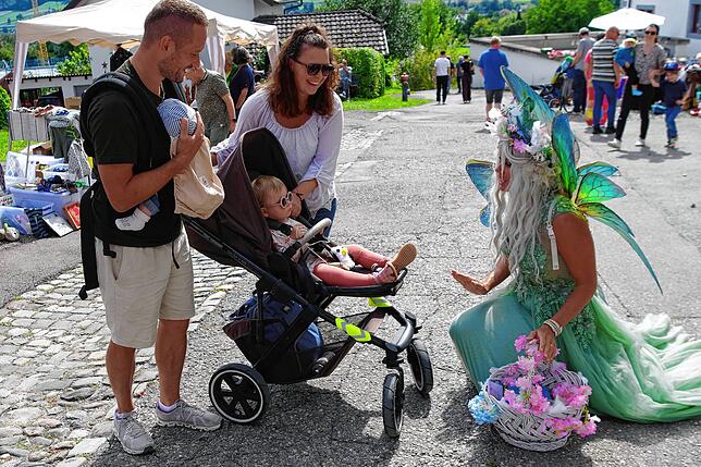 Bild 3: Buntes Programm beim 40. Öhninger Dorffest