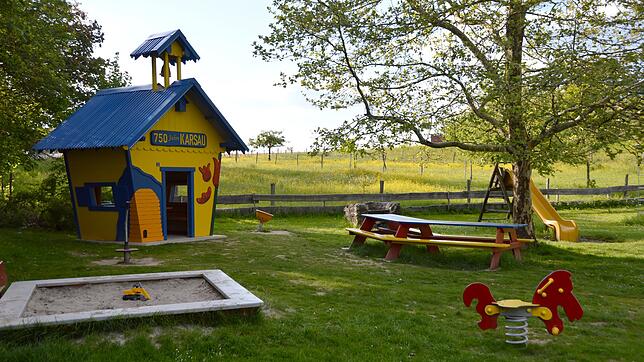 Auf dem Spielplatz Forststraße steht dieses neue Häuschen.