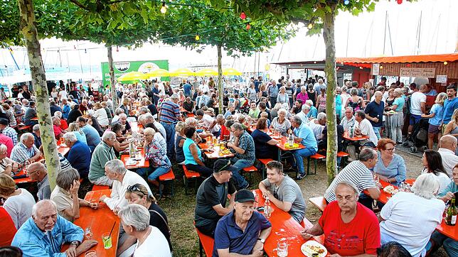 Gut besucht: Das Staader Hafenfest auf dem William-Graf-Platz hat vor allem Einheimische aller Generationen angelockt (Archivbild von 2019).