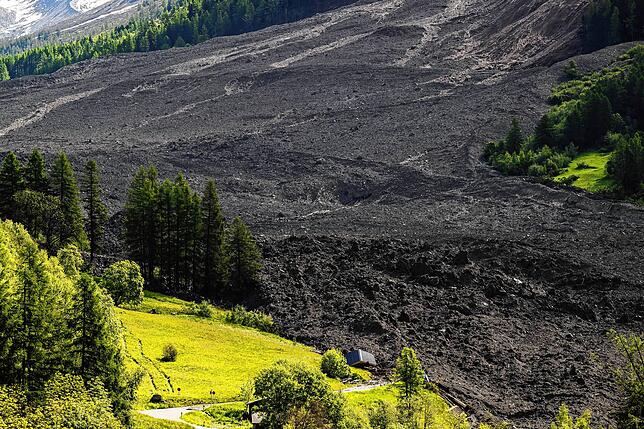Jederzeit können sich weitere Gerölllawinen am Berg lösen. „Dies macht zum jetzigen Zeitpunkt jegliche Intervention im ...
