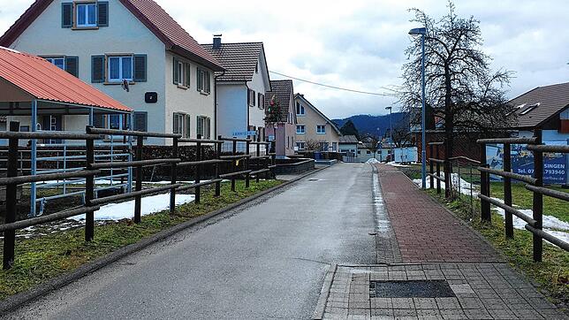 Die Jahnstraße in Wahlwies steht auf der Liste der Sanierungen 2021. Hier geht es unter anderem um die Entfernung der Rechtecke an der ...