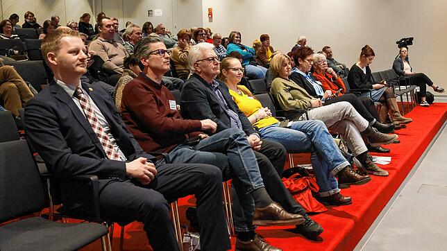 Rund 130 Vertreter aus Radolfzeller Vereinen und Organisationen haben sich im Milchwerk über das Ehrenamtsportal Flexhero informiert. ...